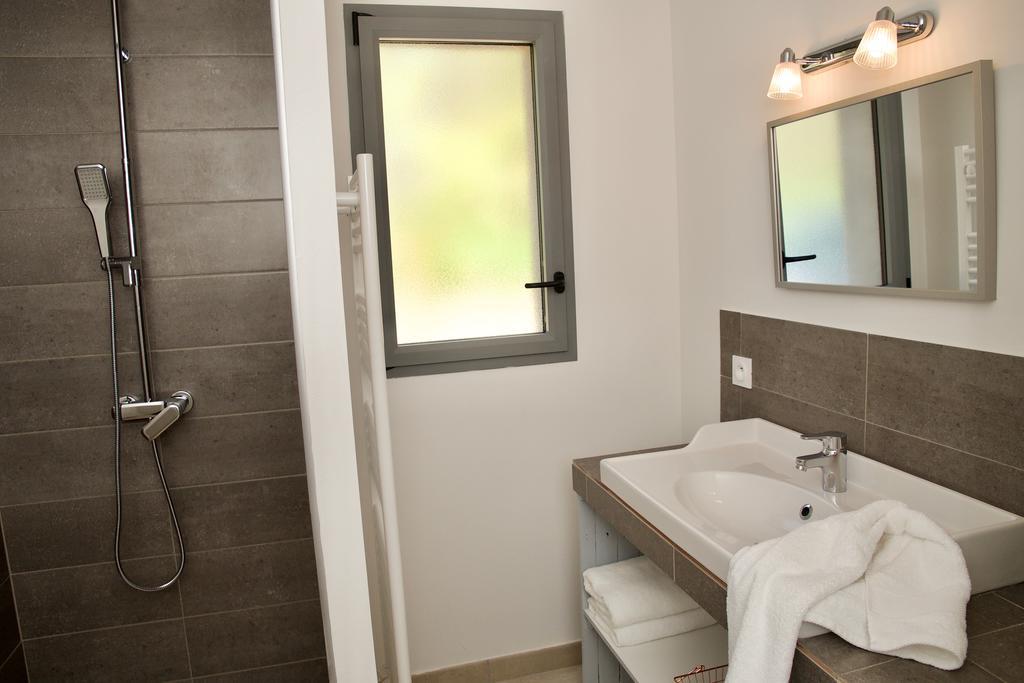 Les Lodges Du Pic Le Triadou Екстериор снимка